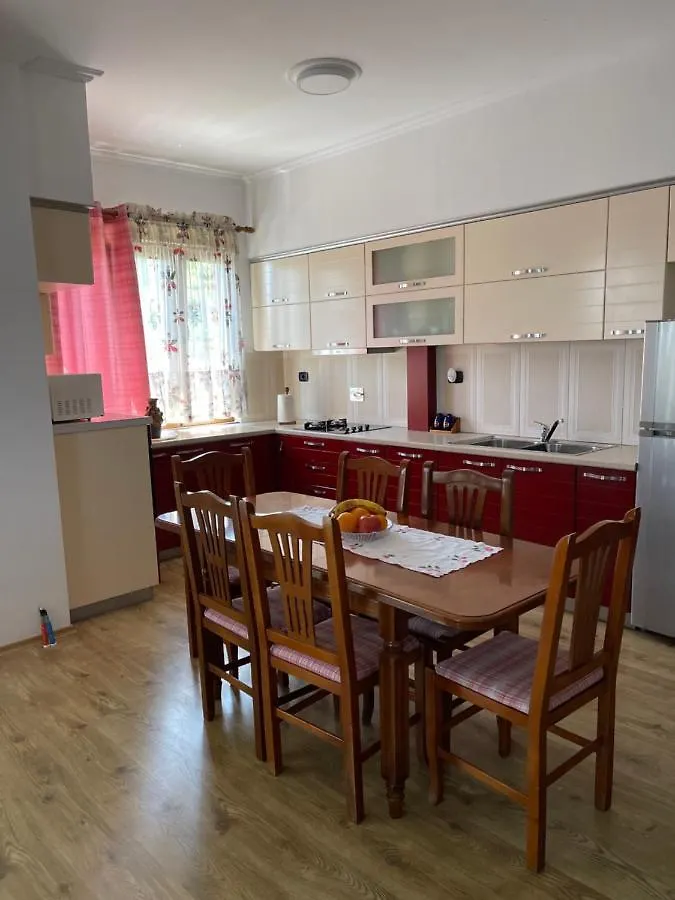 Ajla'S Home Vorë